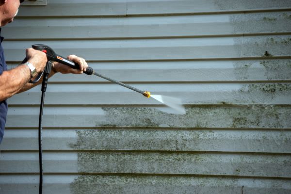 Cost of Vinyl Siding Power Washing in Lexington